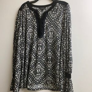 Size large black and white lucky brand vneck tunic top flare sleeves